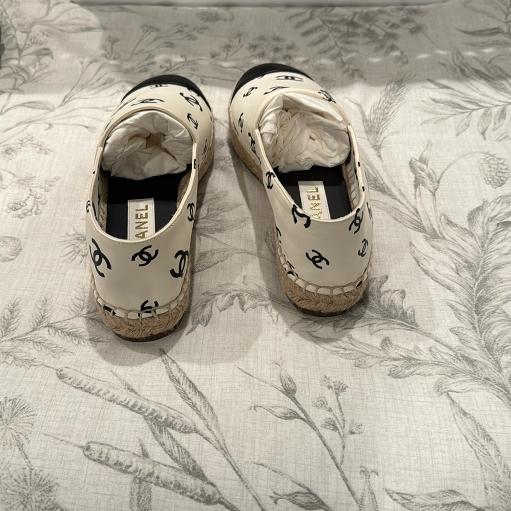 Authentic Chanel leather espadrilles - Picture 3 of 8